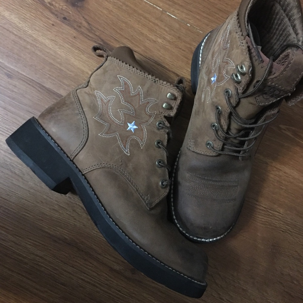 Ariat western style lace up boots sz 9
